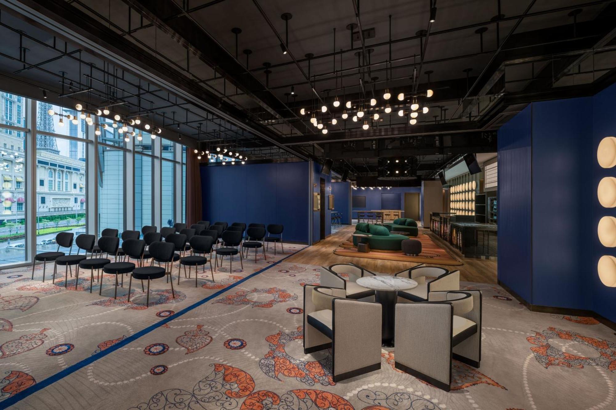 W Macau - Studio City מראה חיצוני תמונה The lounge at the Hong Kong International Convention and Exhibition Centre