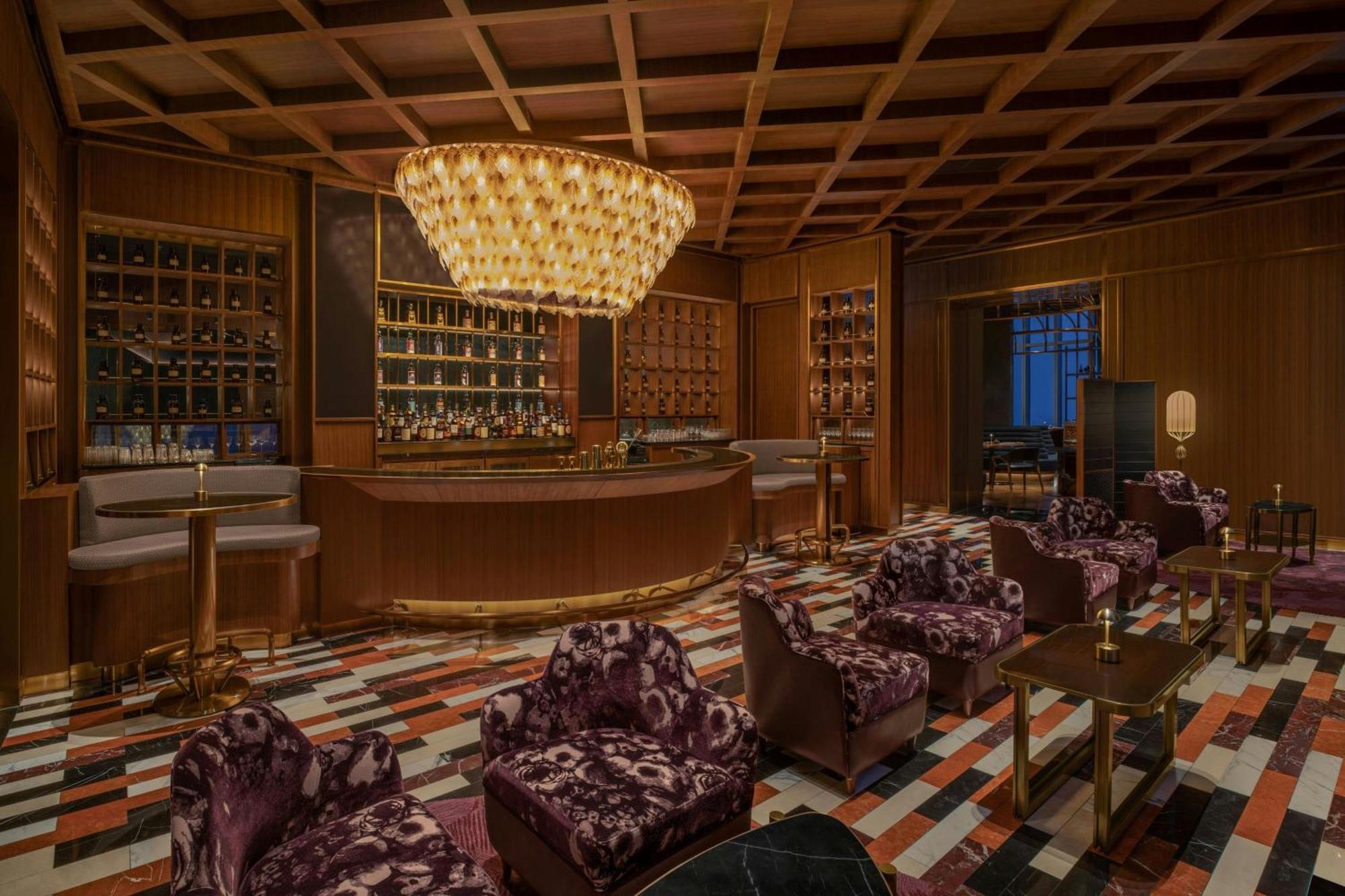 W Macau - Studio City מראה חיצוני תמונה The bar at the 1930s-themed lounge at the MGM Grand